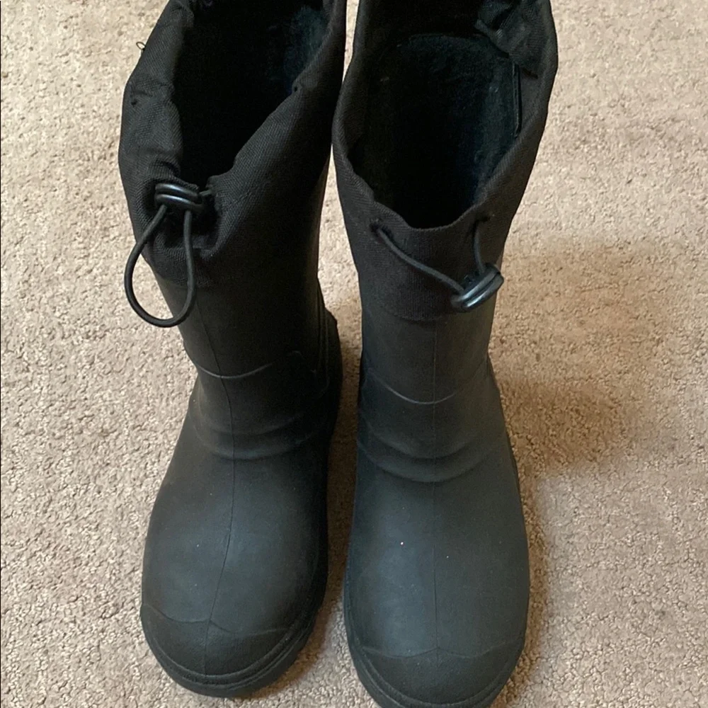 Kids Size 1 Sleek Black Lined Snow Boots Winter Outdoor Fall