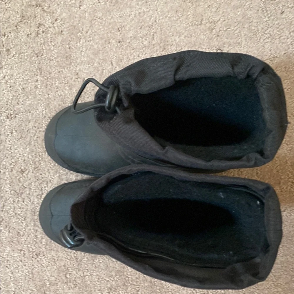 Kids Size 1 Sleek Black Lined Snow Boots Winter Outdoor Fall