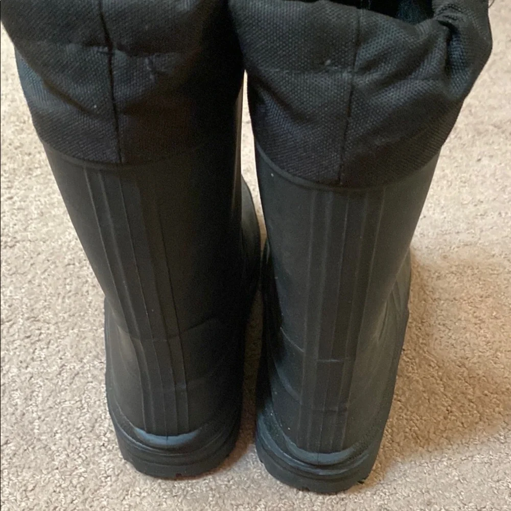 Kids Size 1 Sleek Black Lined Snow Boots Winter Outdoor Fall