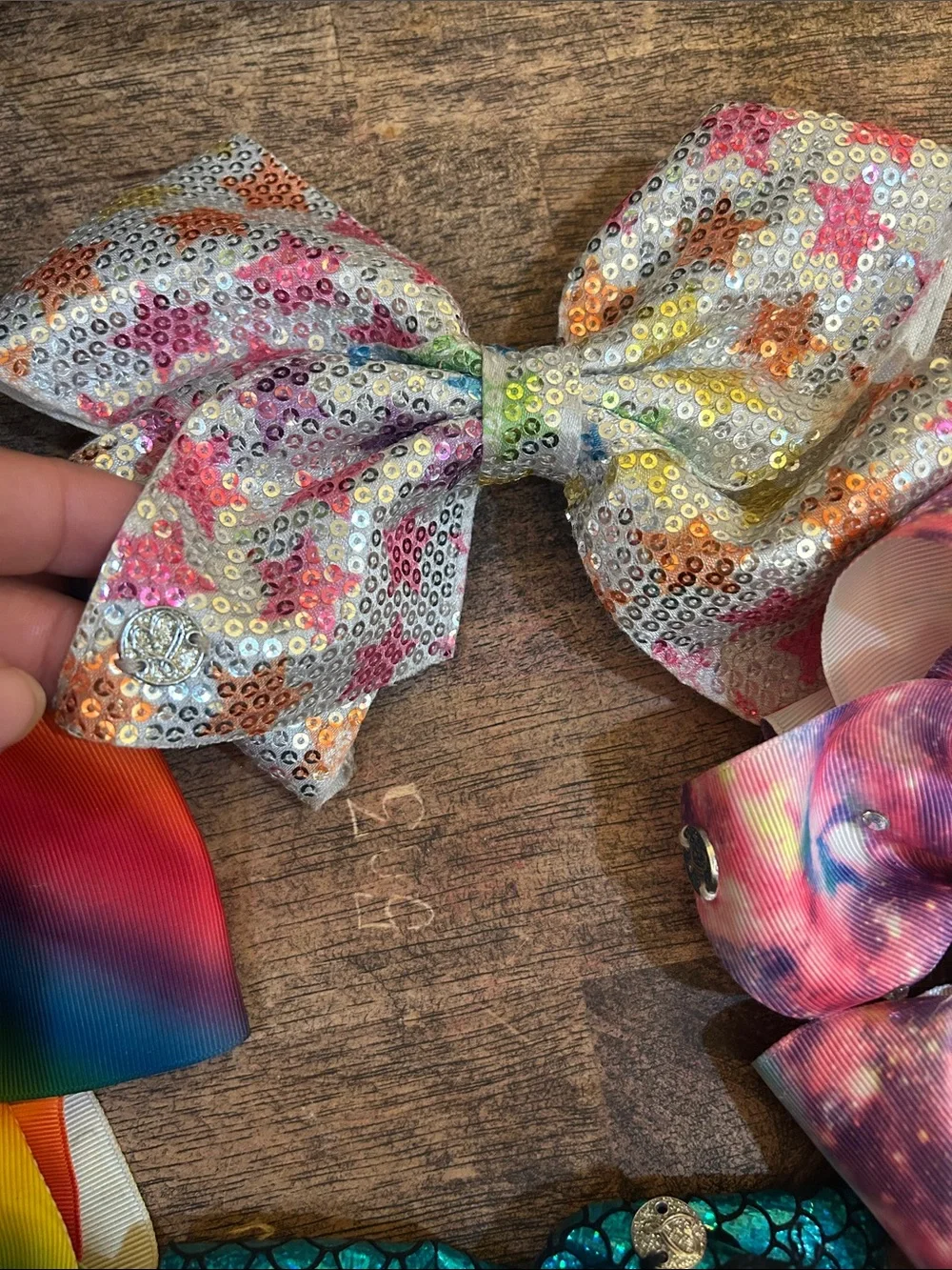 JoJo Siwa￼ set vibrant