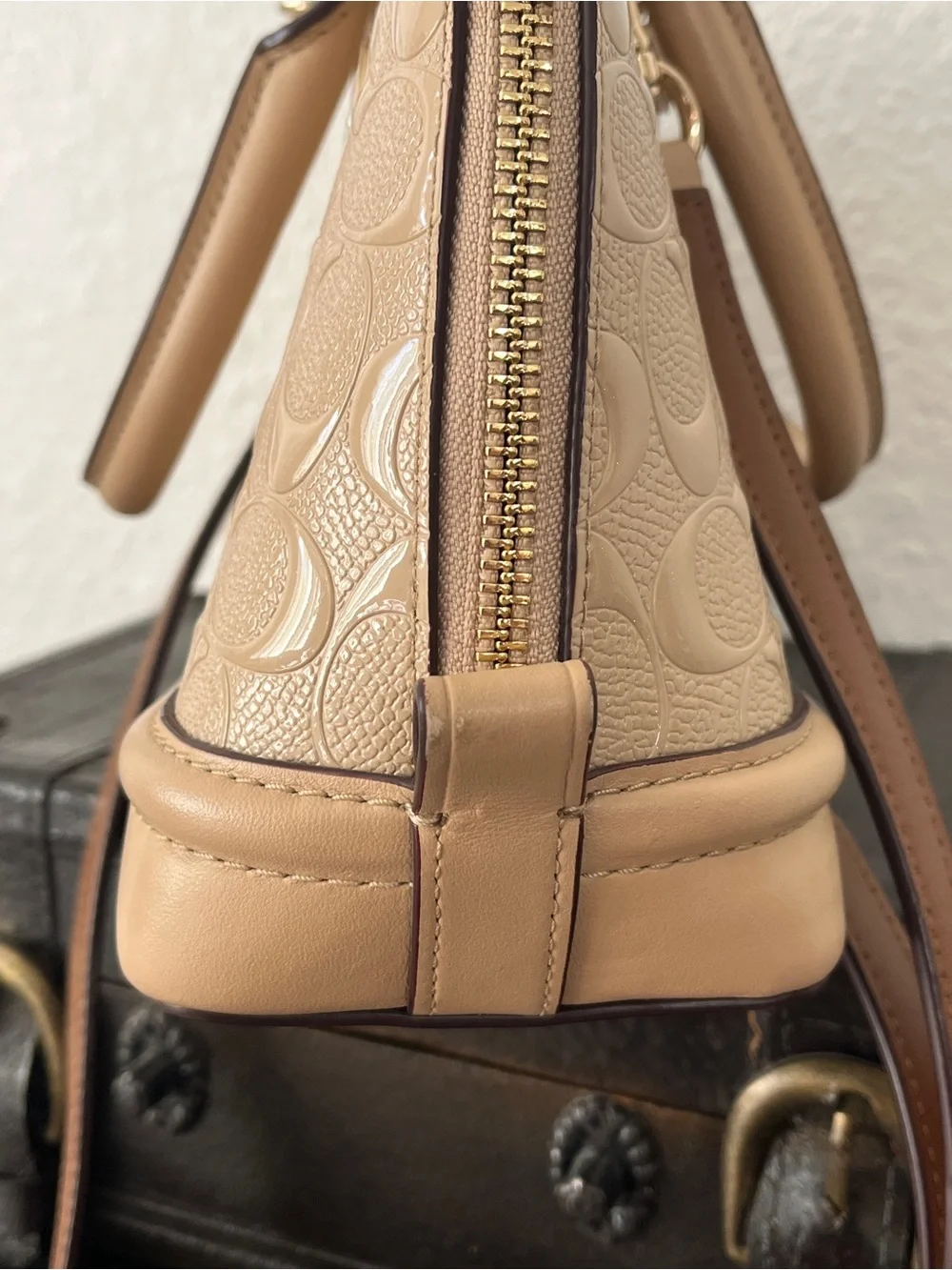 Coach polished top detail