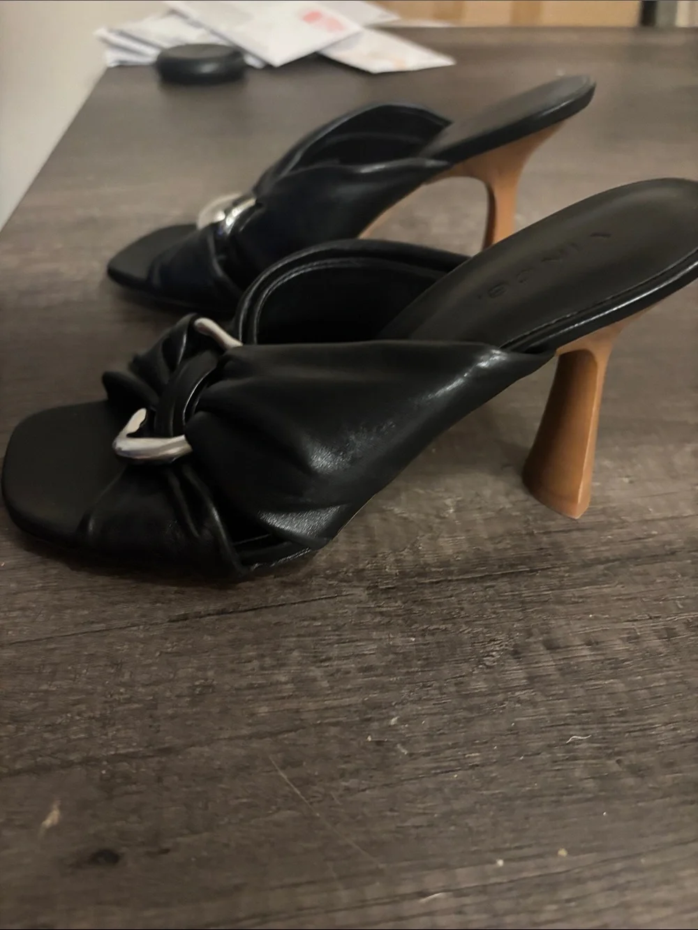 Vince silver leather