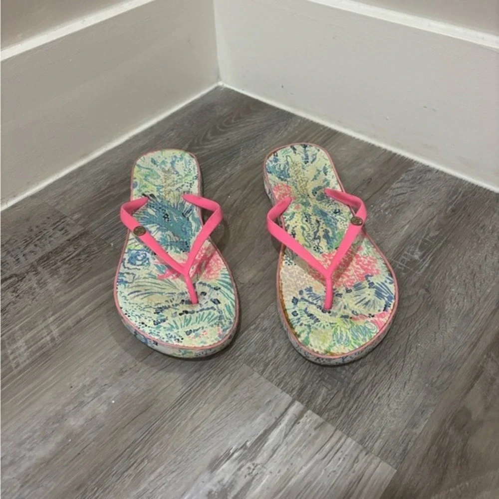 Lilly Pulitzer gold sandals signature