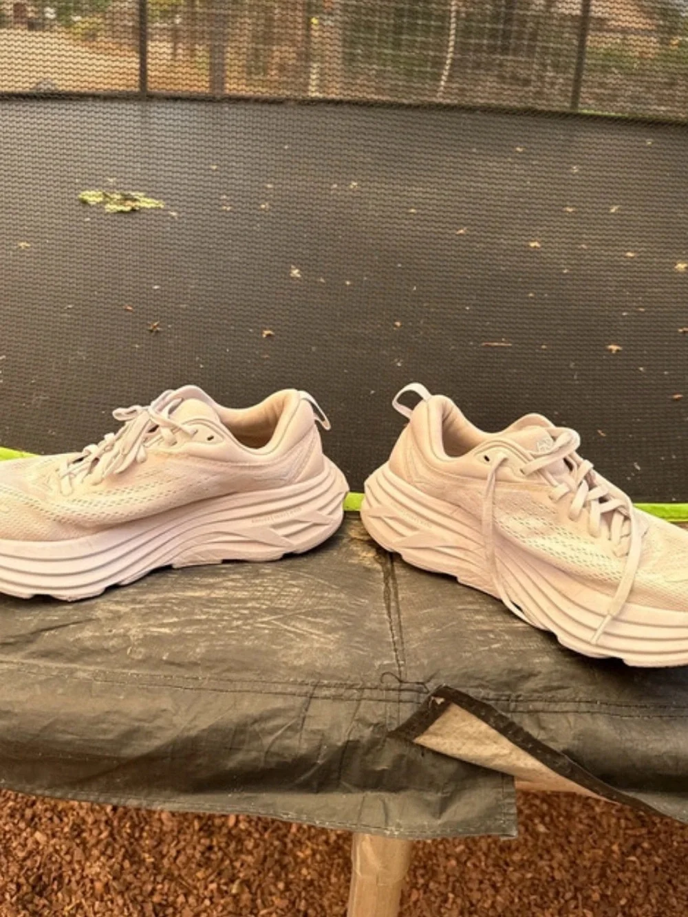 Hoka tan white