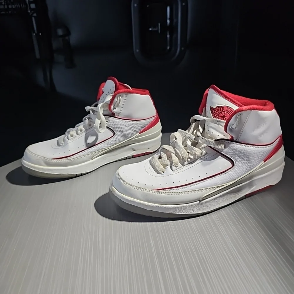 Air Jordan 2 Retro ‘White Varsity’ BG Size 6.5Y 395718-102 Chicago Air Max Force