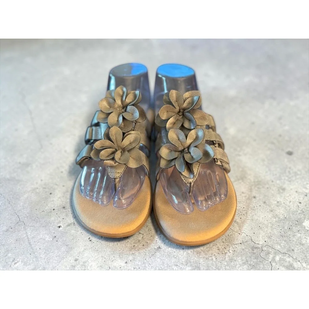 Clarks‎ Collection Ultimate Comfort NWOT Flower Thong Sandals Taupe Metallic
