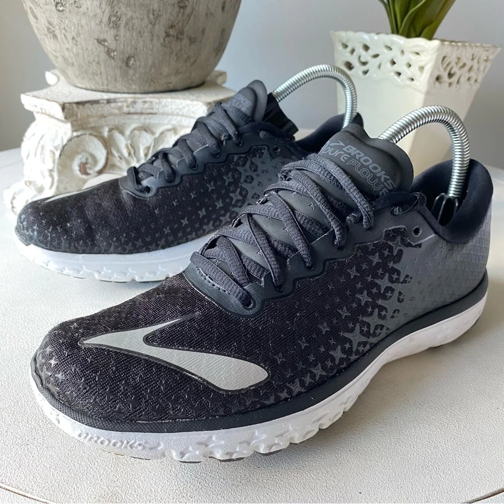 Brooks Ultraboost 5 Athletic Running Sneakers Shoes Womens 8.5‎ Black White