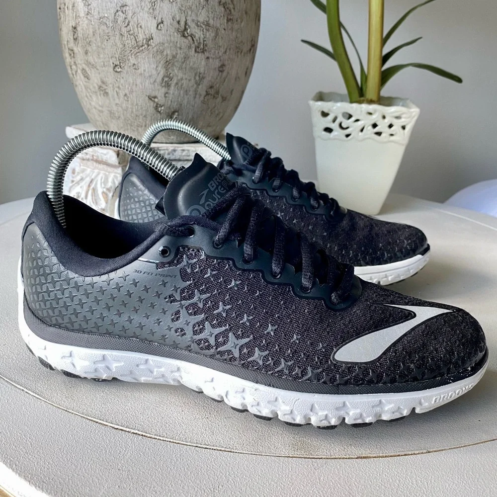 Brooks like new
