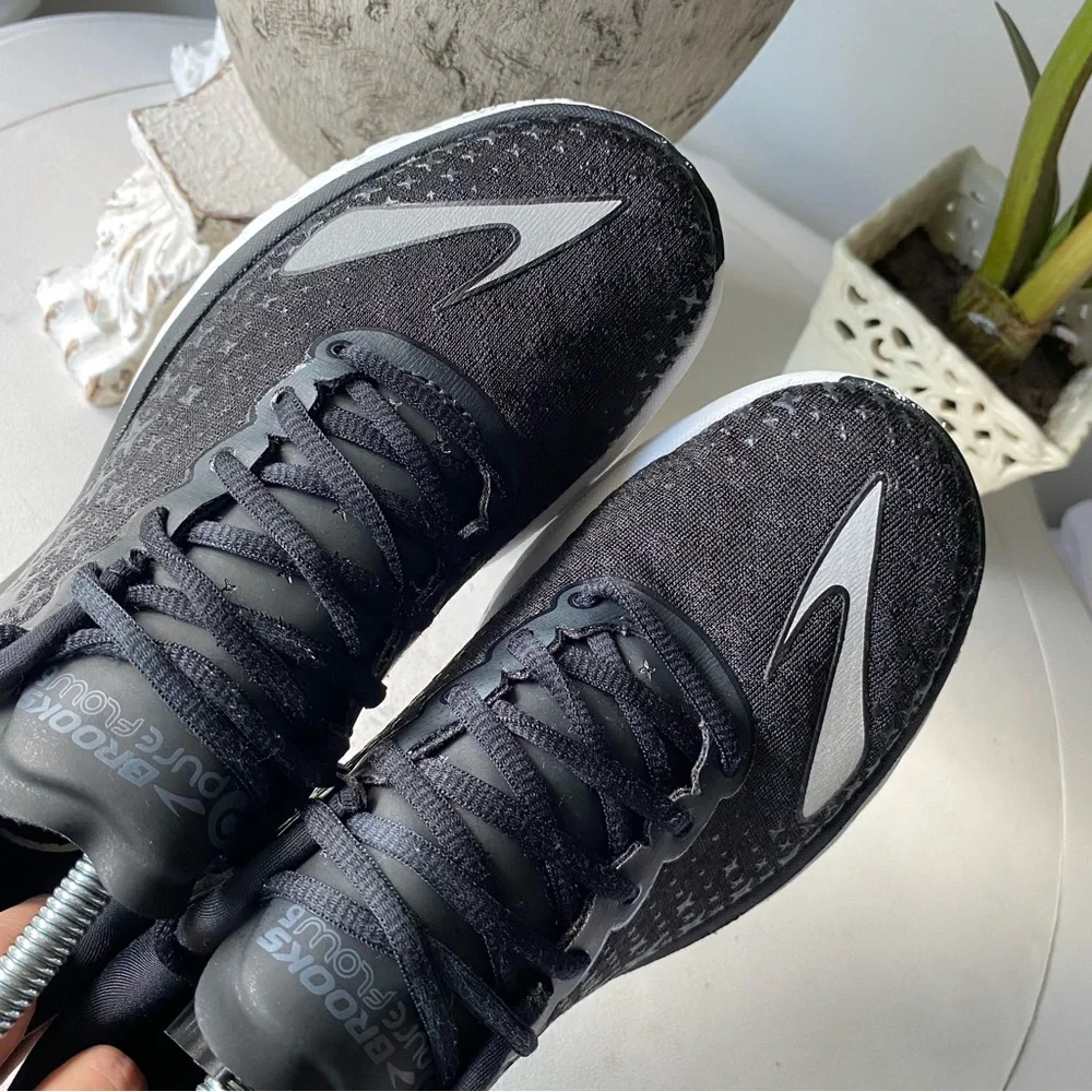 Brooks like new