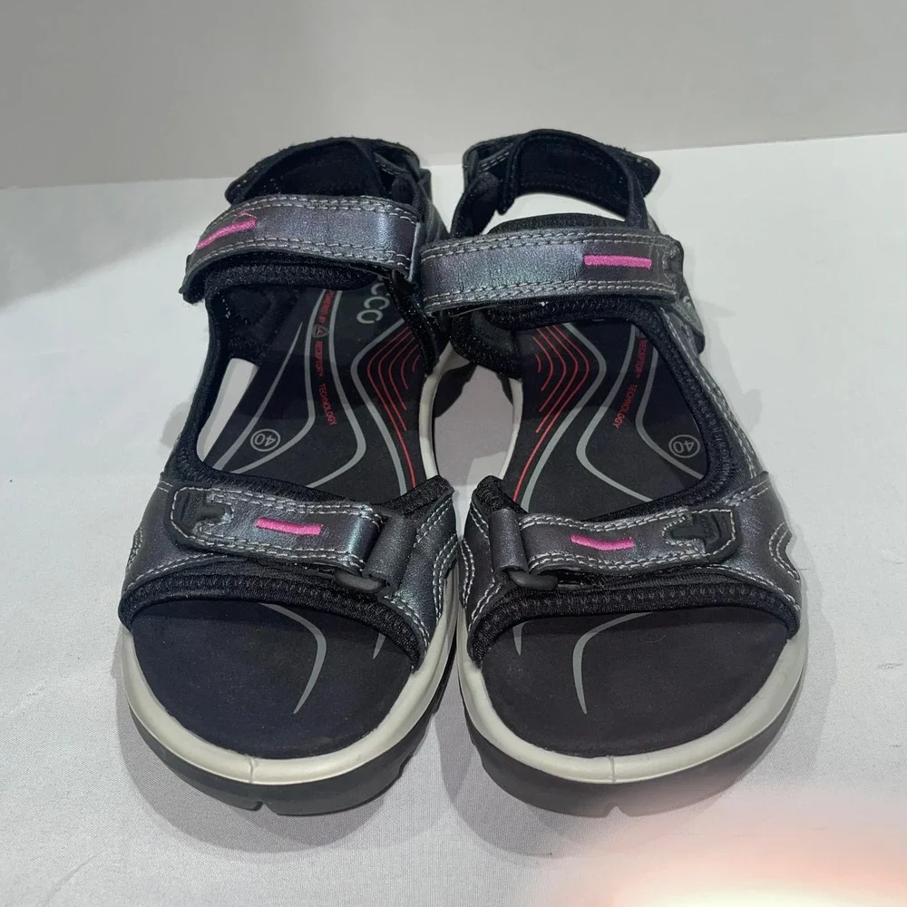Ecco cushioned hook wear