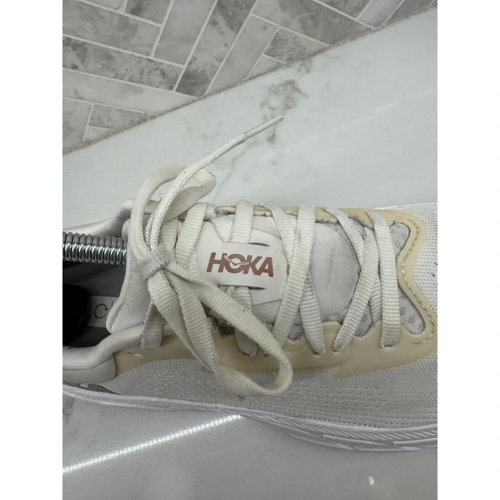 Hoka One One hoka one