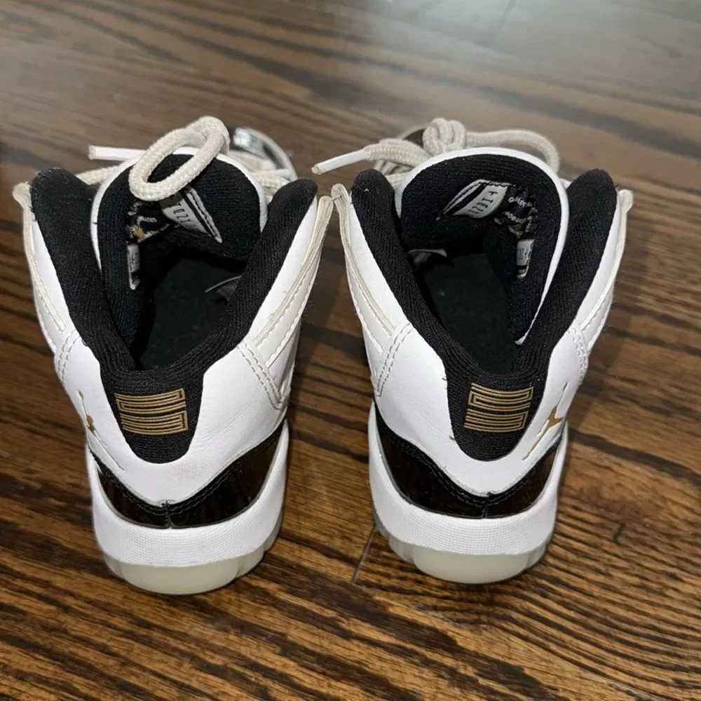 JORDAN 11 RETRO WHITE BLACK METALLIC GOLD SNEAKER 12C