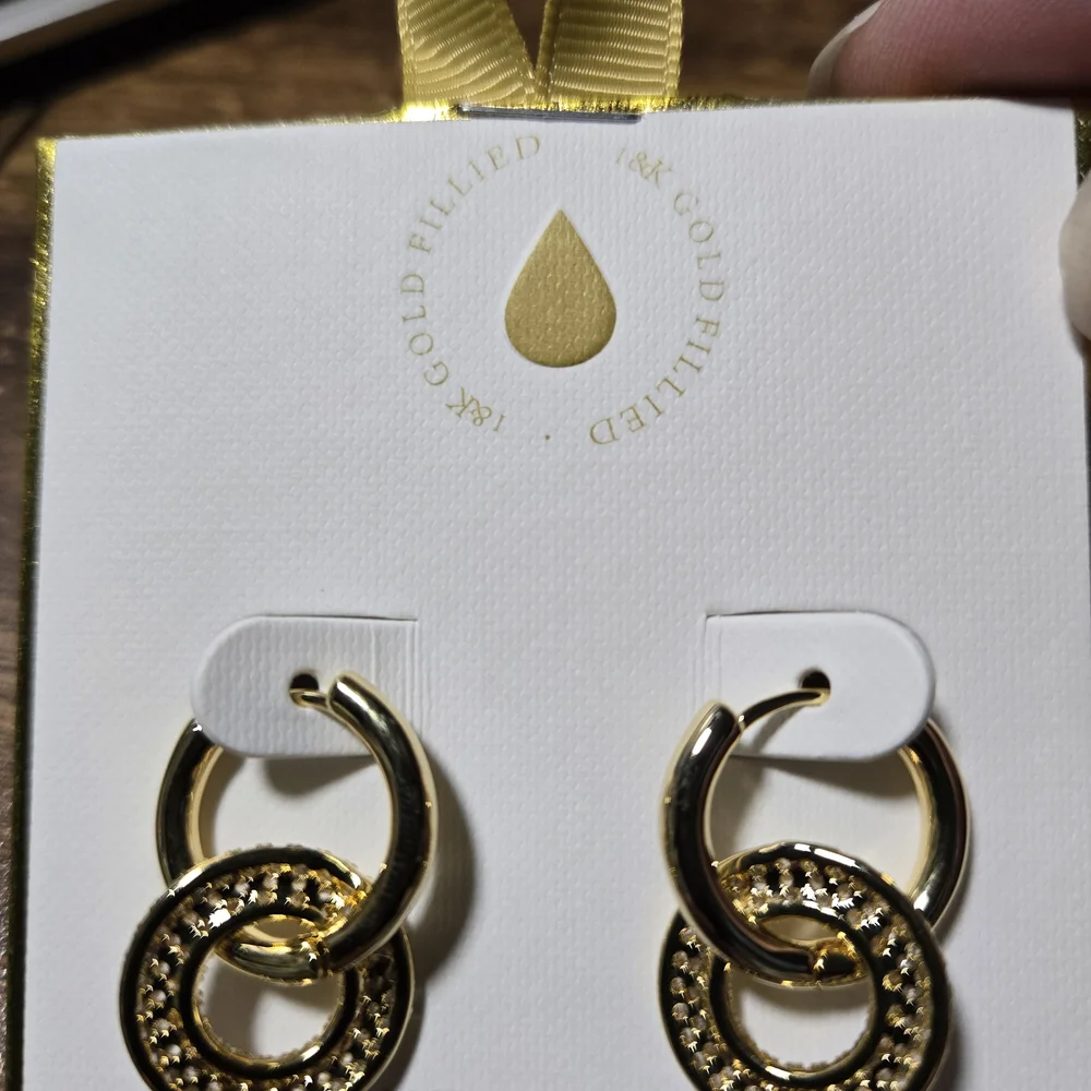 unknown chic gold