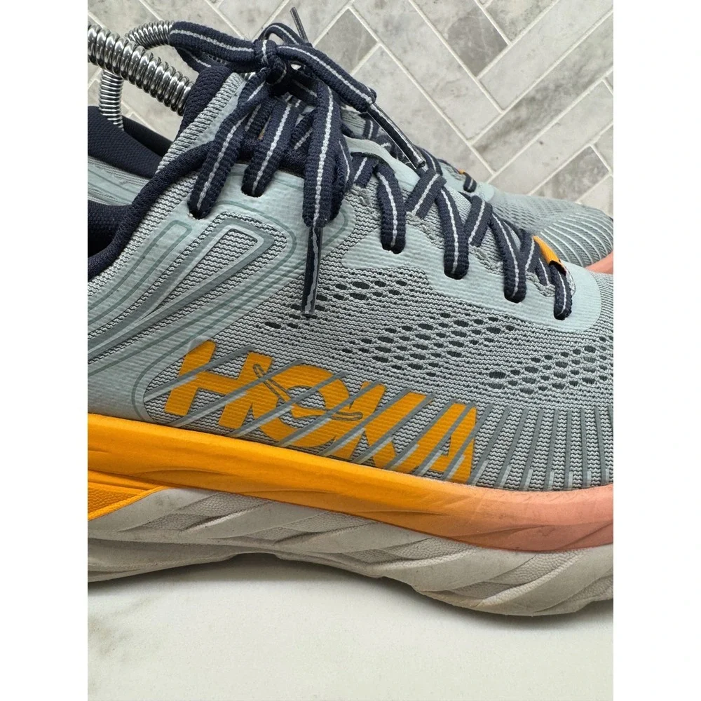 Hoka One One hoka one