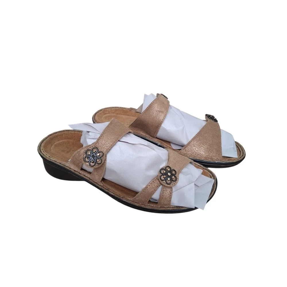 Naot Leather Bling Floral Womens size 8 Comfort Velcro Resortwear Beachy Sandals