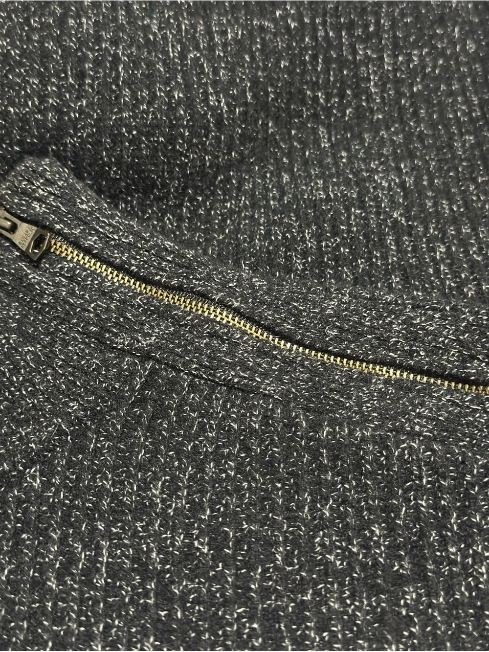 Banana Republic Men’s Mock Neck Zip Shoulder Knit Sweater Black Gray Size Large