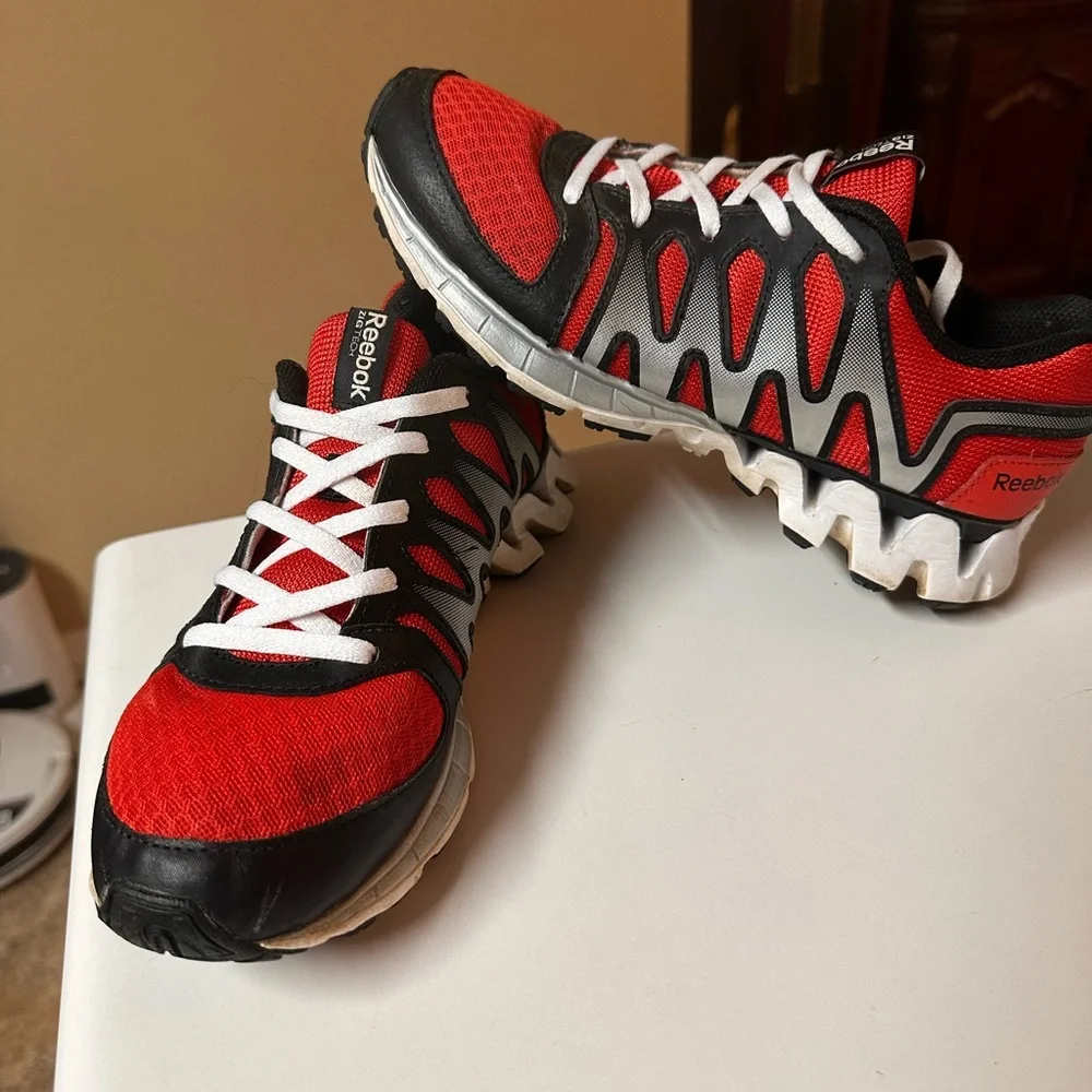 Reebok women’s shoes size 5‎