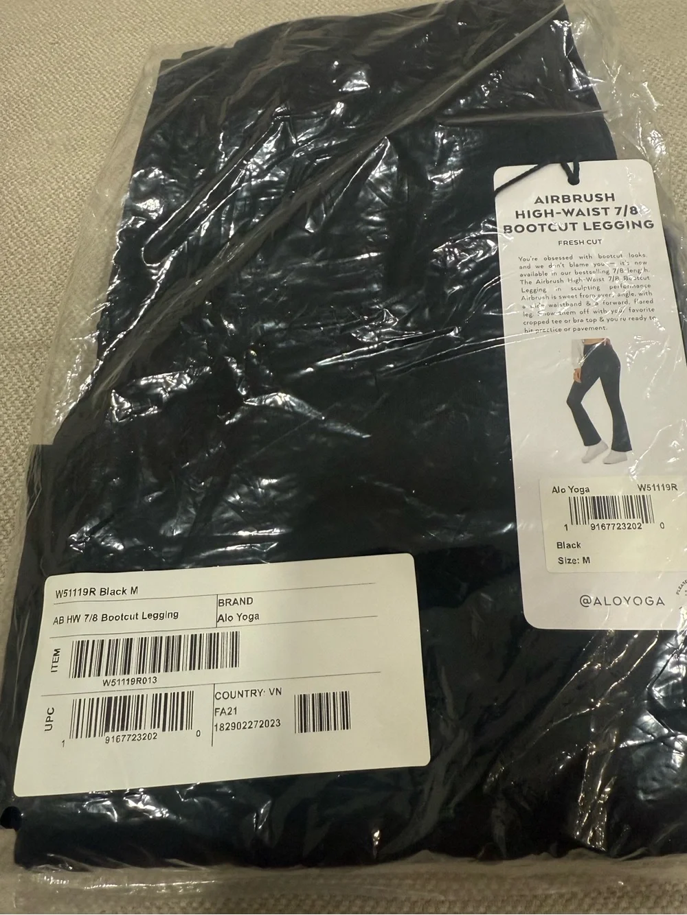 ALO Yoga color black