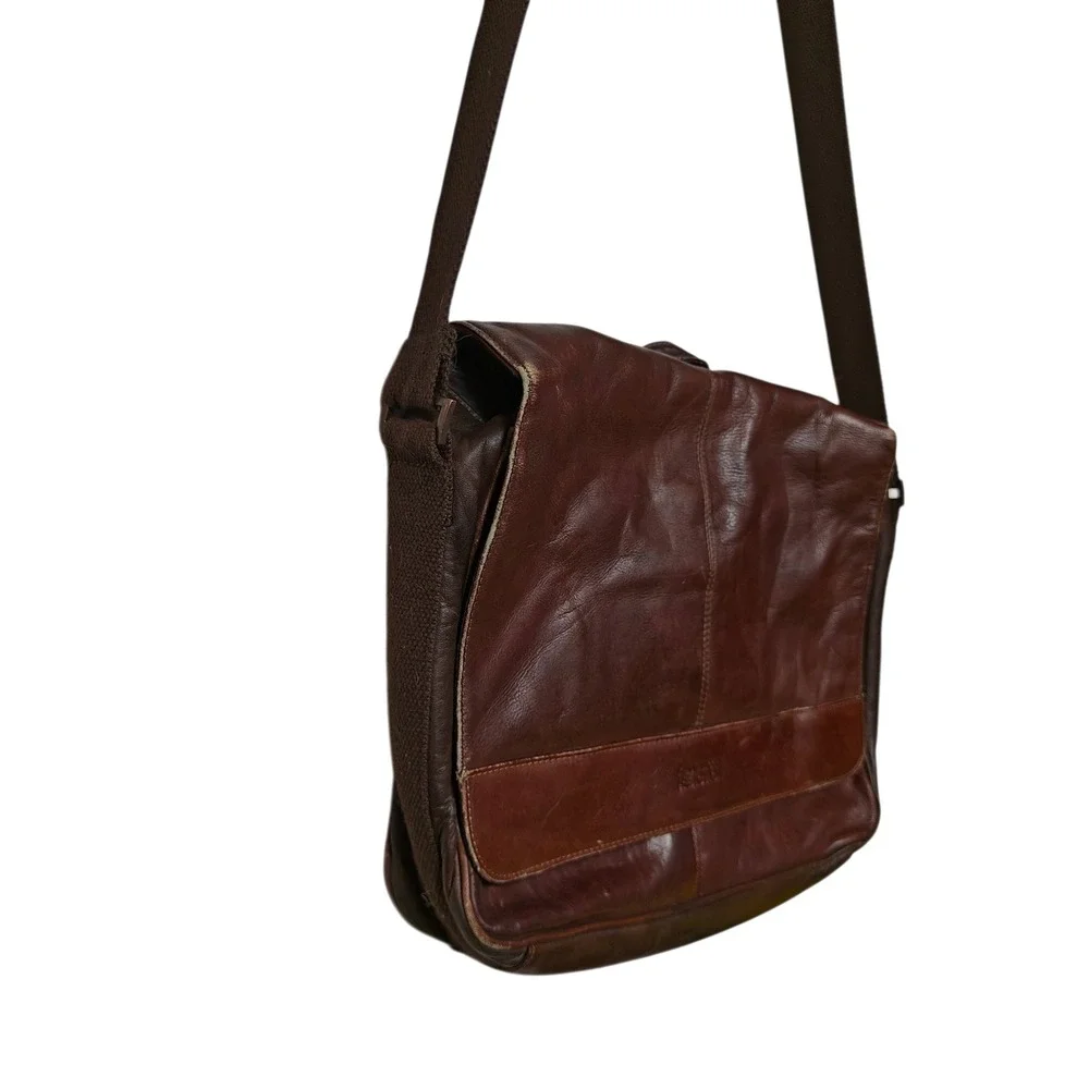 Kenneth Cole Reaction brown storage items