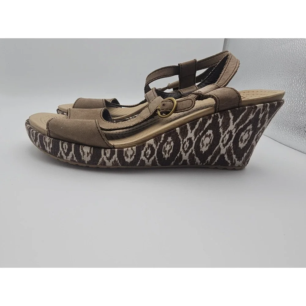 Crocs Women's. Wedge Sandals with Geographic Design Size 9‎
