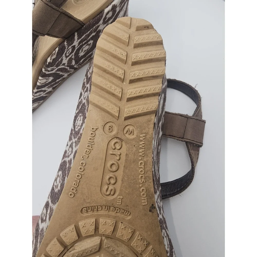 Crocs Women's. Wedge Sandals with Geographic Design Size 9‎