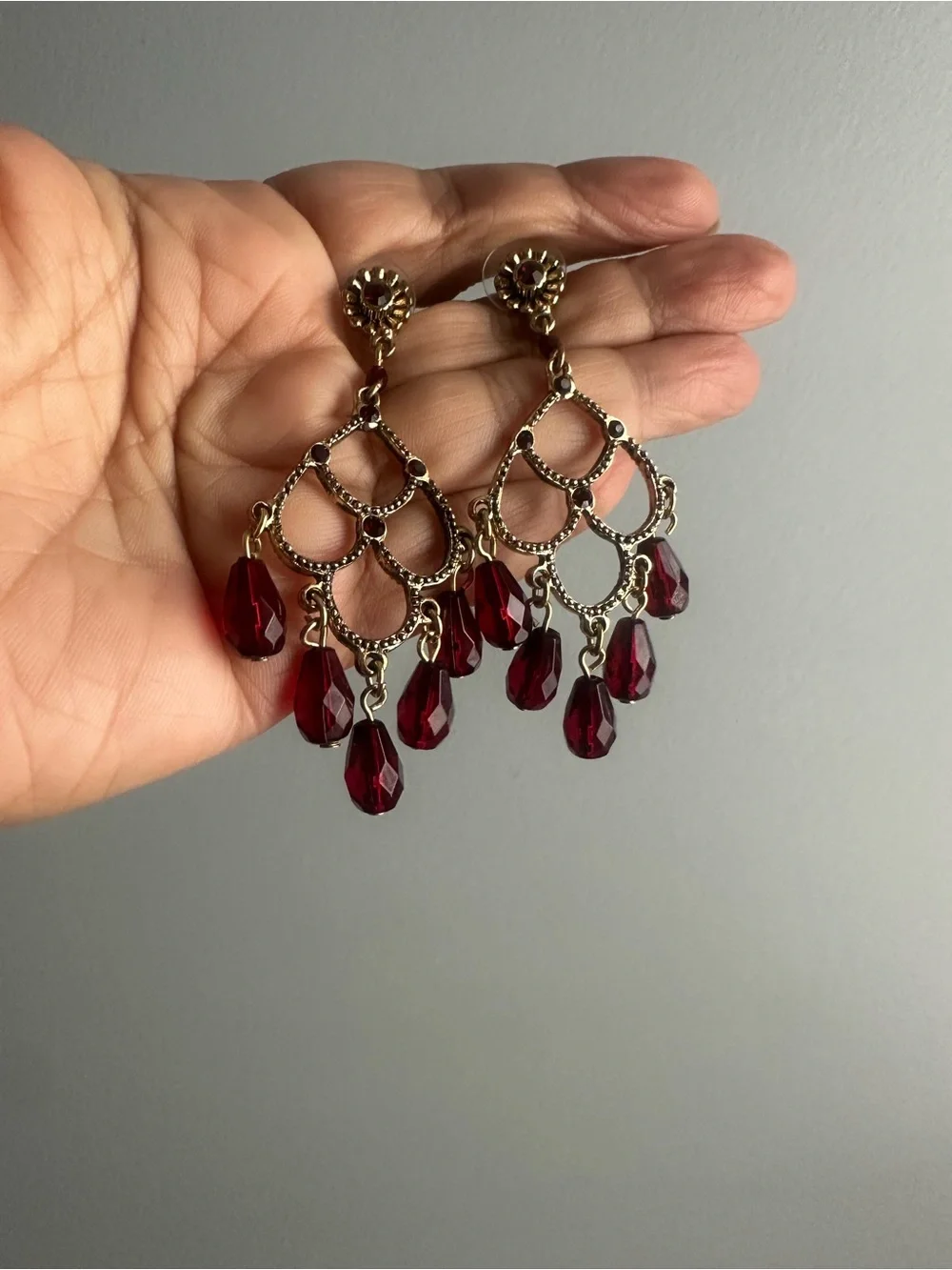 Vintage gold-tone dangle drop chandelier Earrings with maroon beads