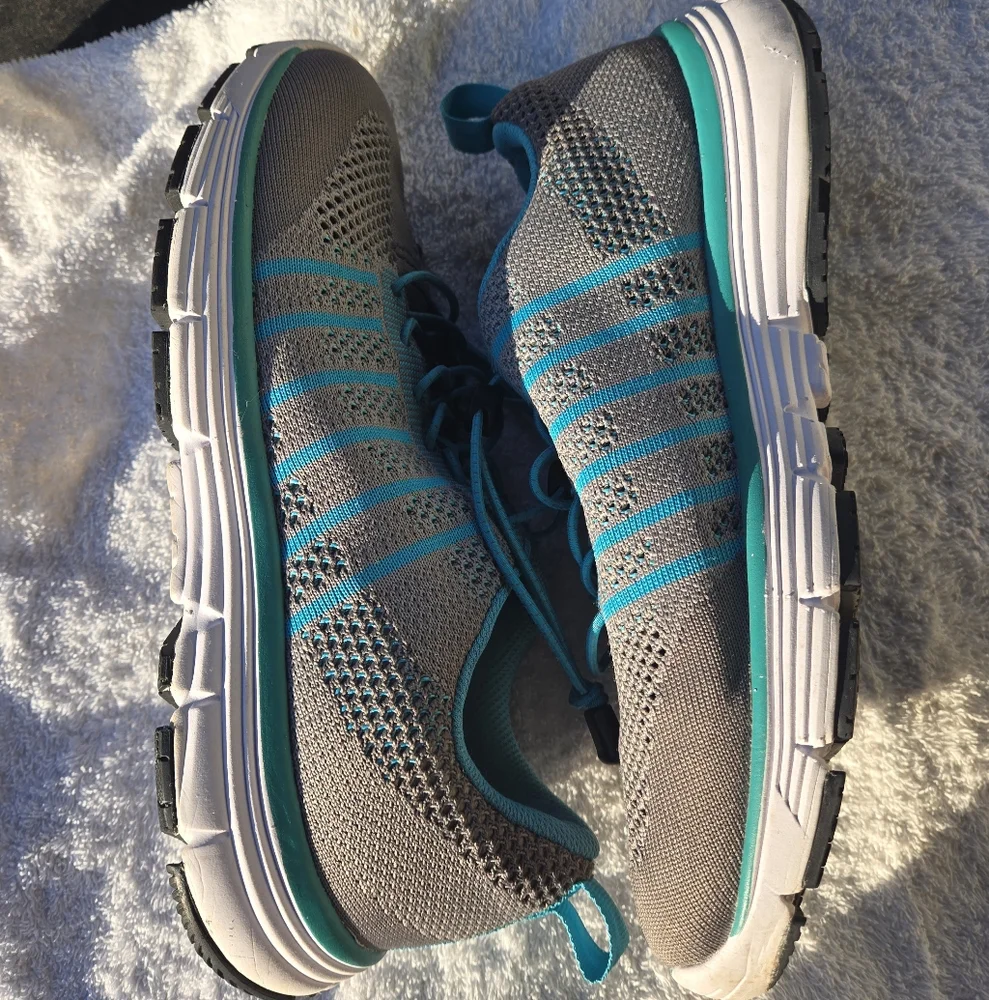 Apex comfortable sneakers