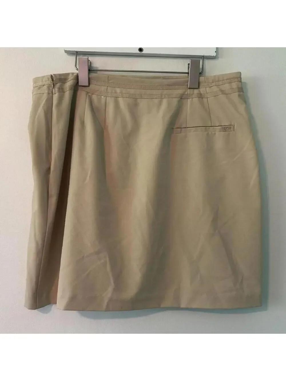 Izod Cool FX Tan and Cream pleated mini skort- size 10