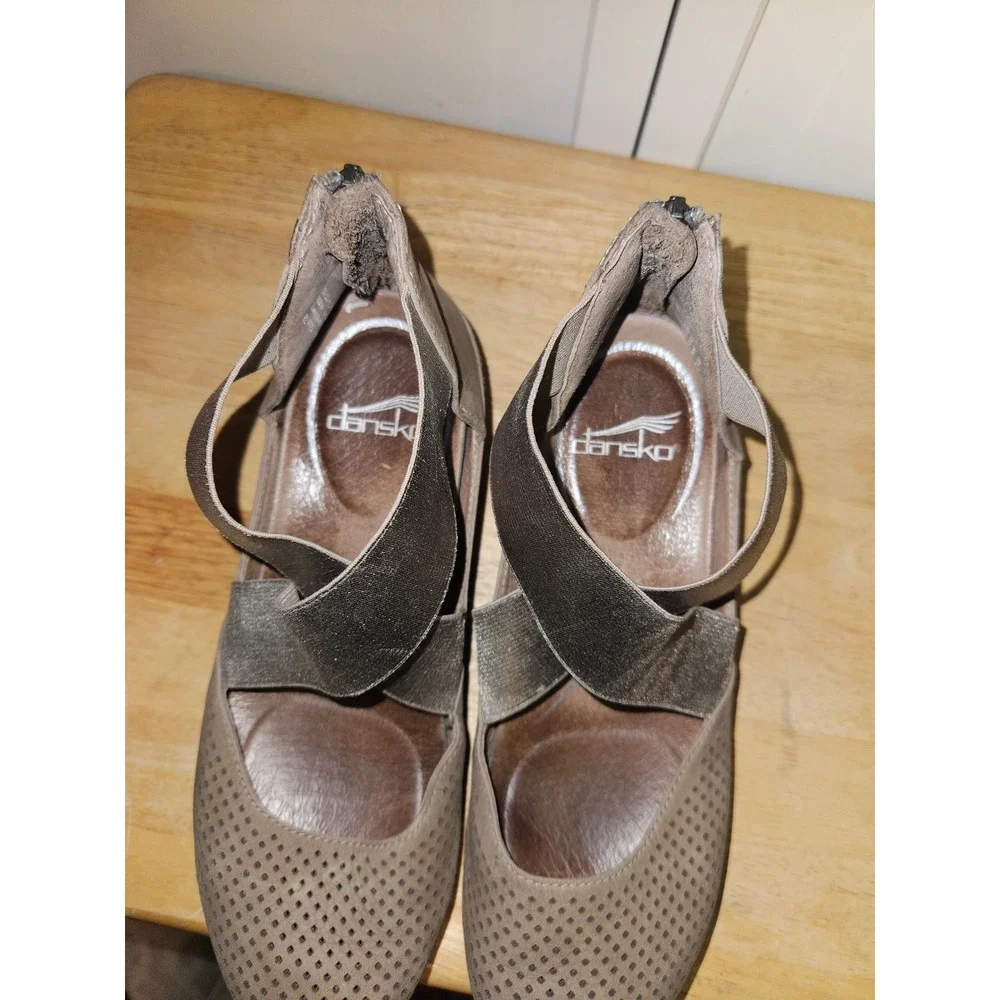 Dansko Women 7.5 Taupe Perforated Leather Wedge Sandals Metallic Straps Back Zip
