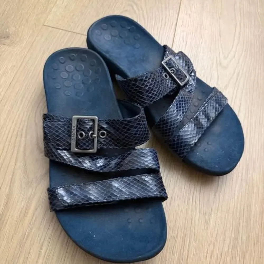 Vionic Sky Navy Snakeskin Sandals Size 7 women’s