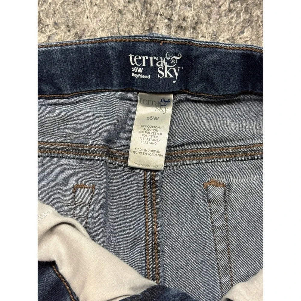 Terra & Sky Womens 16W Boyfriend Capri Jeans Medium Wash Stretch Denim TS28831SW