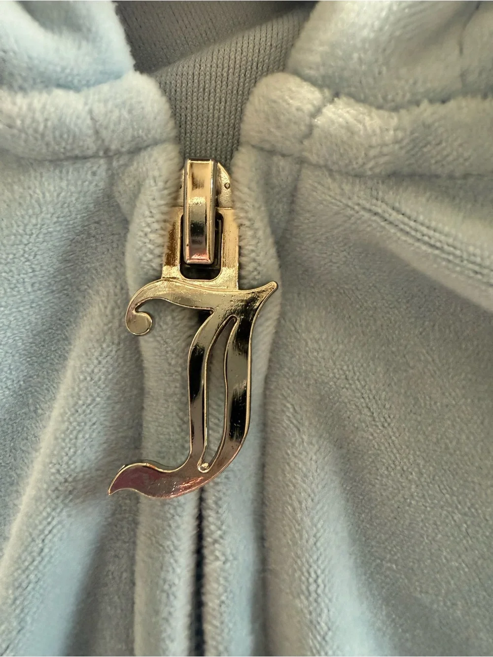 Juicy Couture features relaxed comfortable