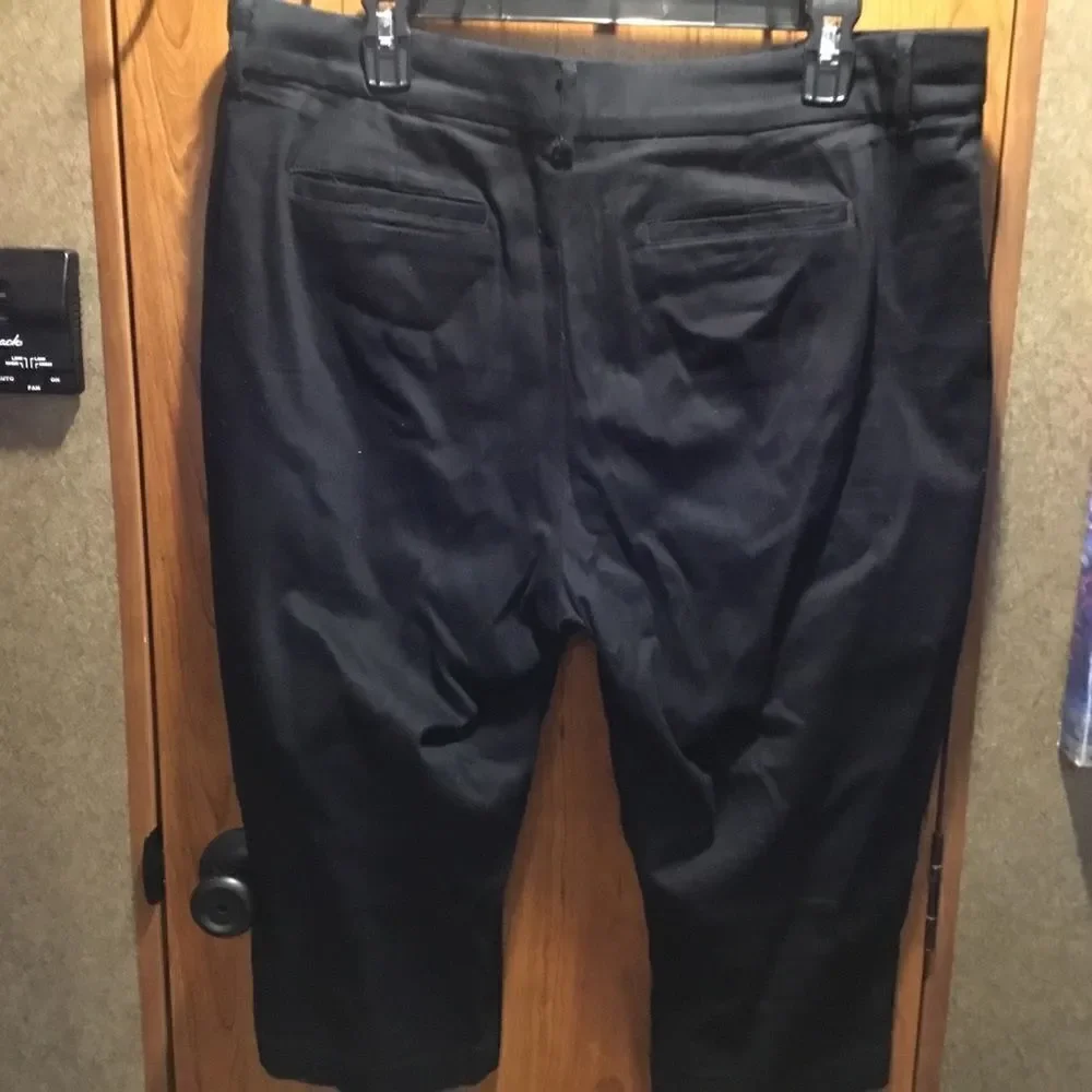 St. John’s Bay Black Crop Pants Women’s Size 16