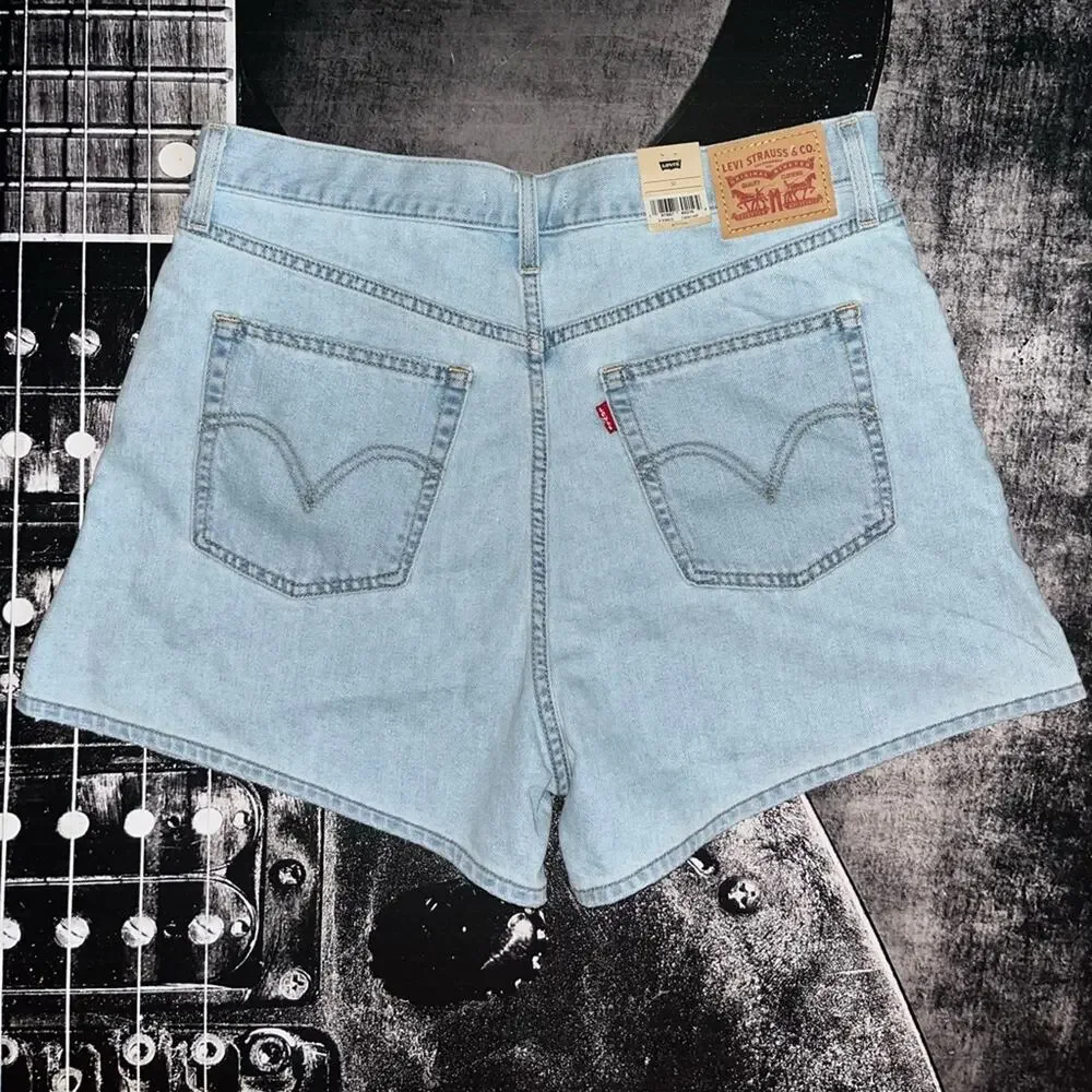 NWT Levi’s Mom Shorts