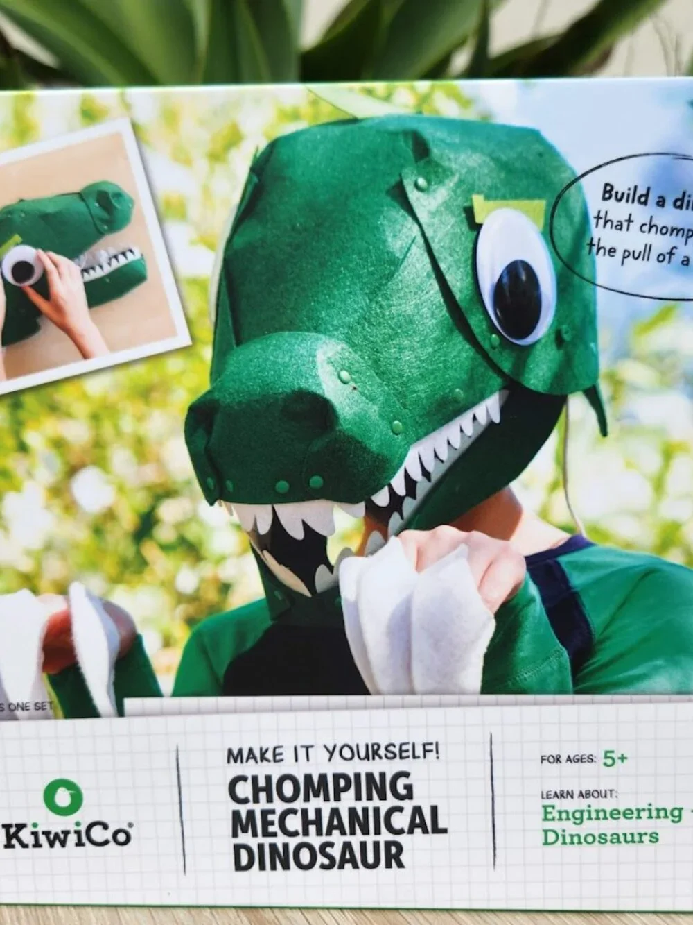 NEW KiwiCo. Kiwi Co. Chomping Head Paleontologist Fossils Dinosaur Science Kit C