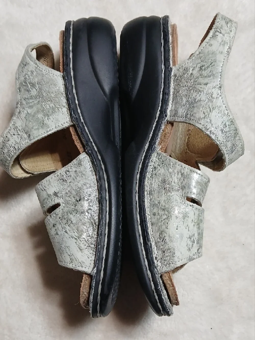 Finn Comfort button heel