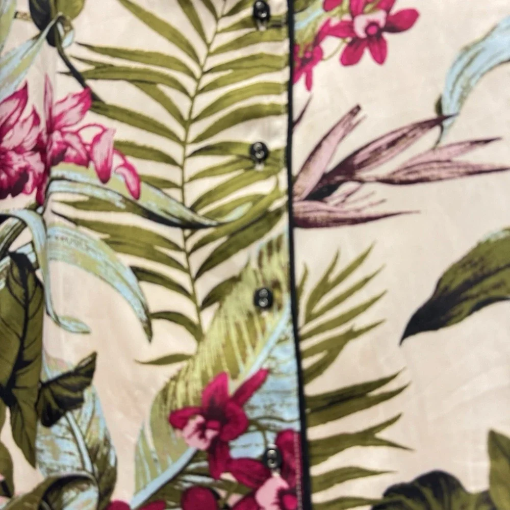 Tommy Bahama item excellent