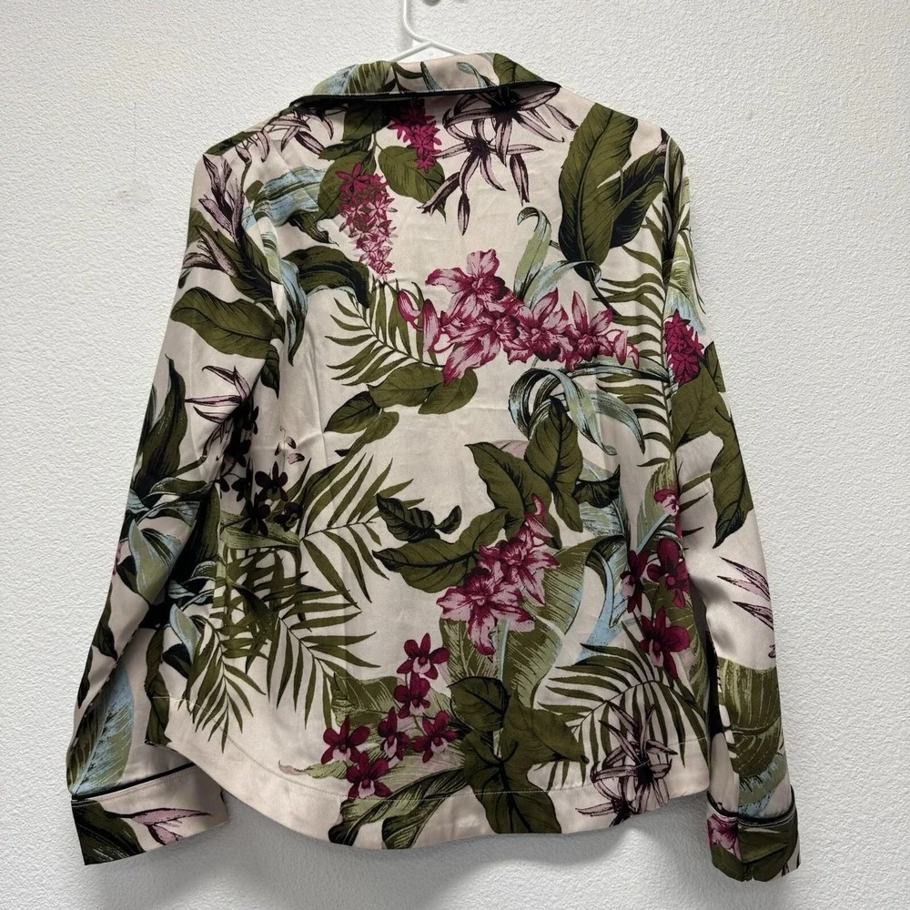 Tommy Bahama item excellent