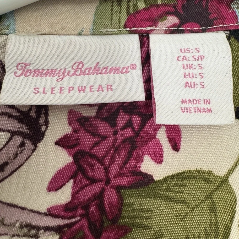 Tommy Bahama item excellent