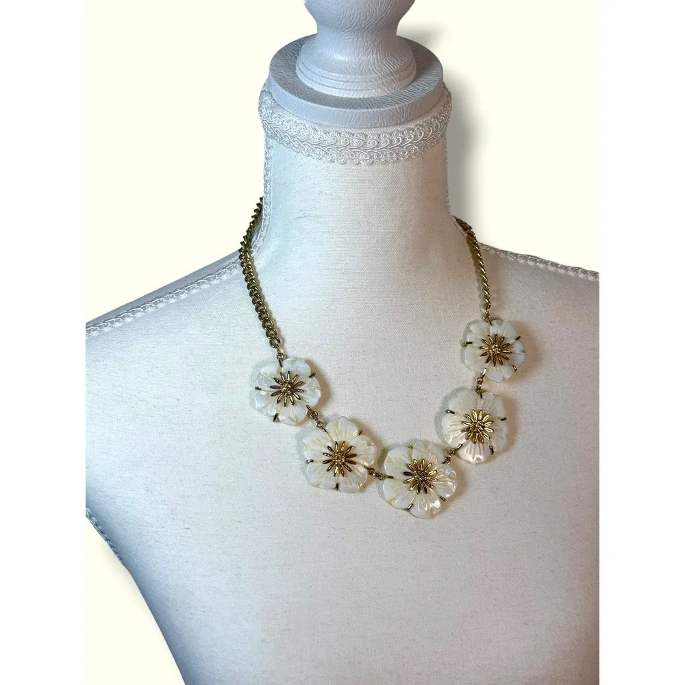 INC International Concepts beautiful statement