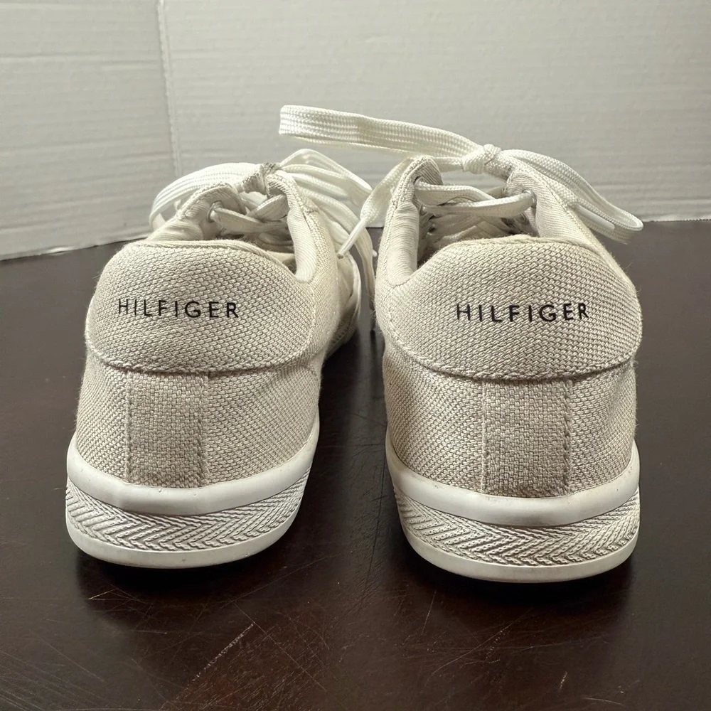 Tommy Hilfiger these tommy