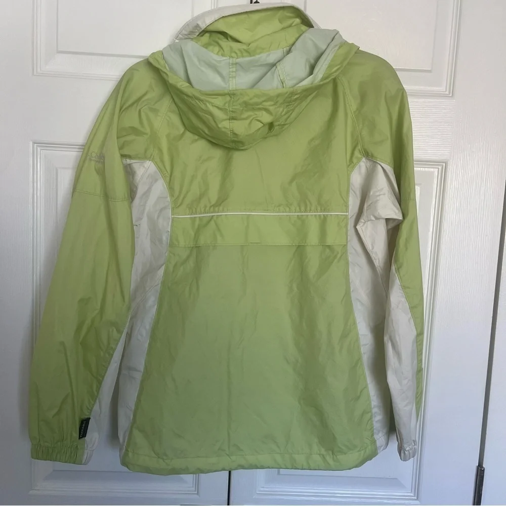 Columbia light green