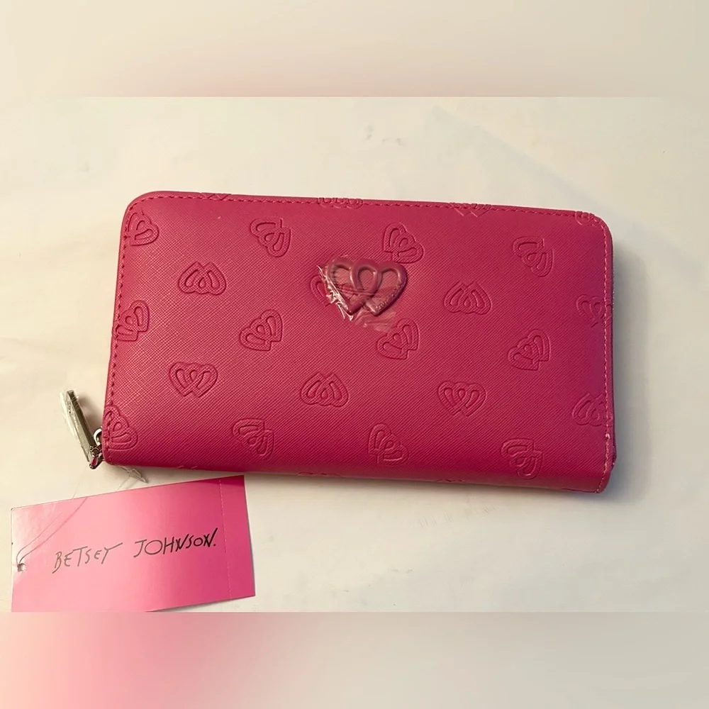 Betsey Johnson Heart Design Zip Around Wallet NWT