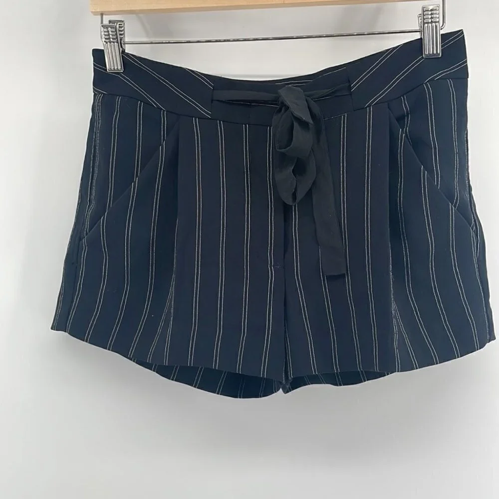 𝅺aritzia Wilfred pinstripe tie front shorts sz 2