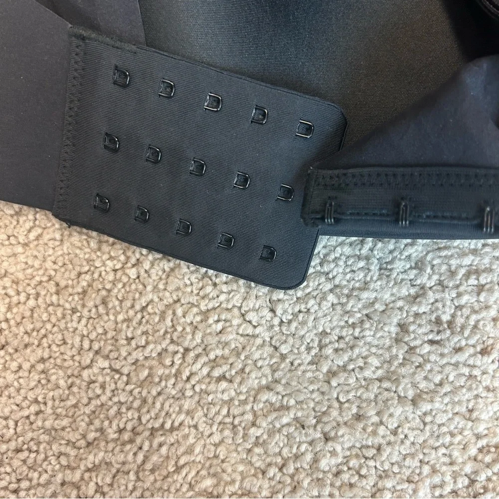 Knix black bra lightly padded sports Sz 7+(38E, 36F, 38F)