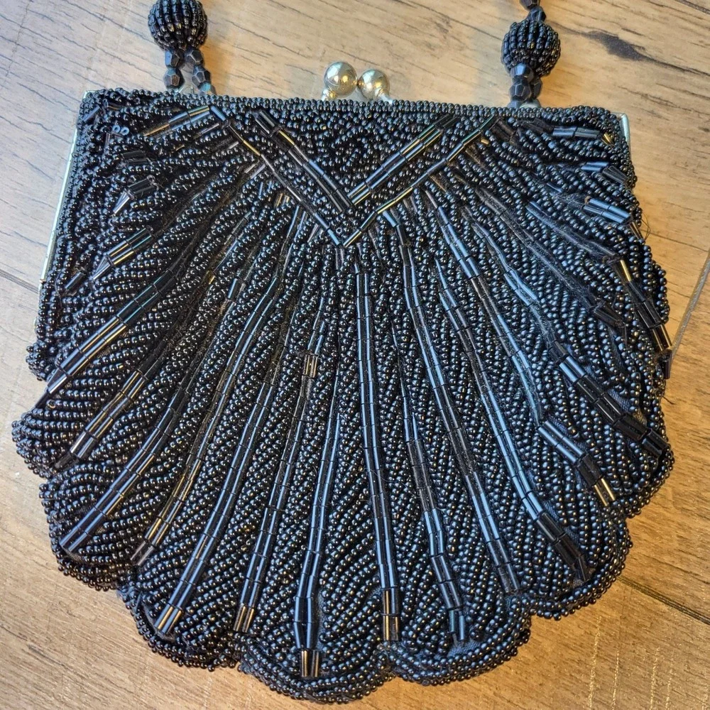 Vintage Black Beaded Shell Evening Bag Kiss Lock Clutch Beaded Handle Formal