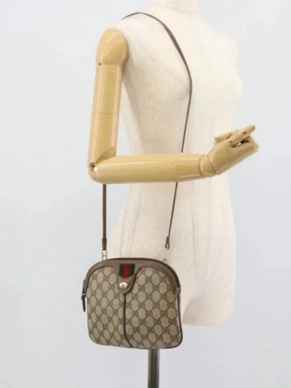 Gucci brand	gucci color	beige