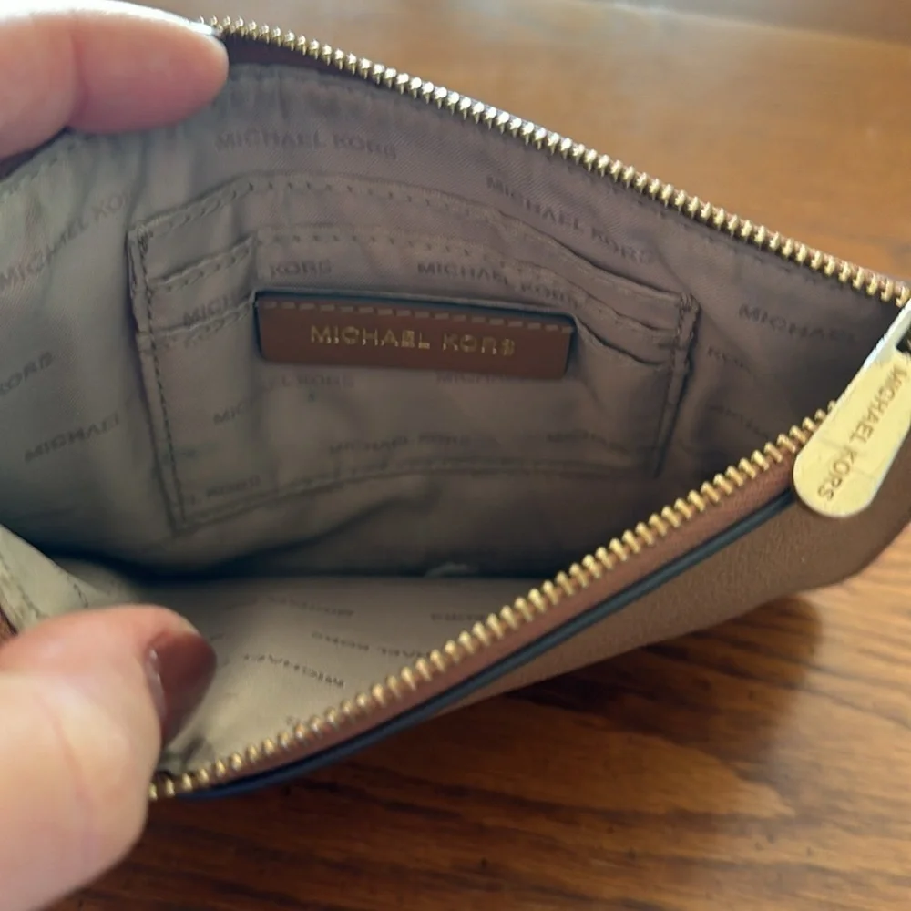Michael Kors good 8”