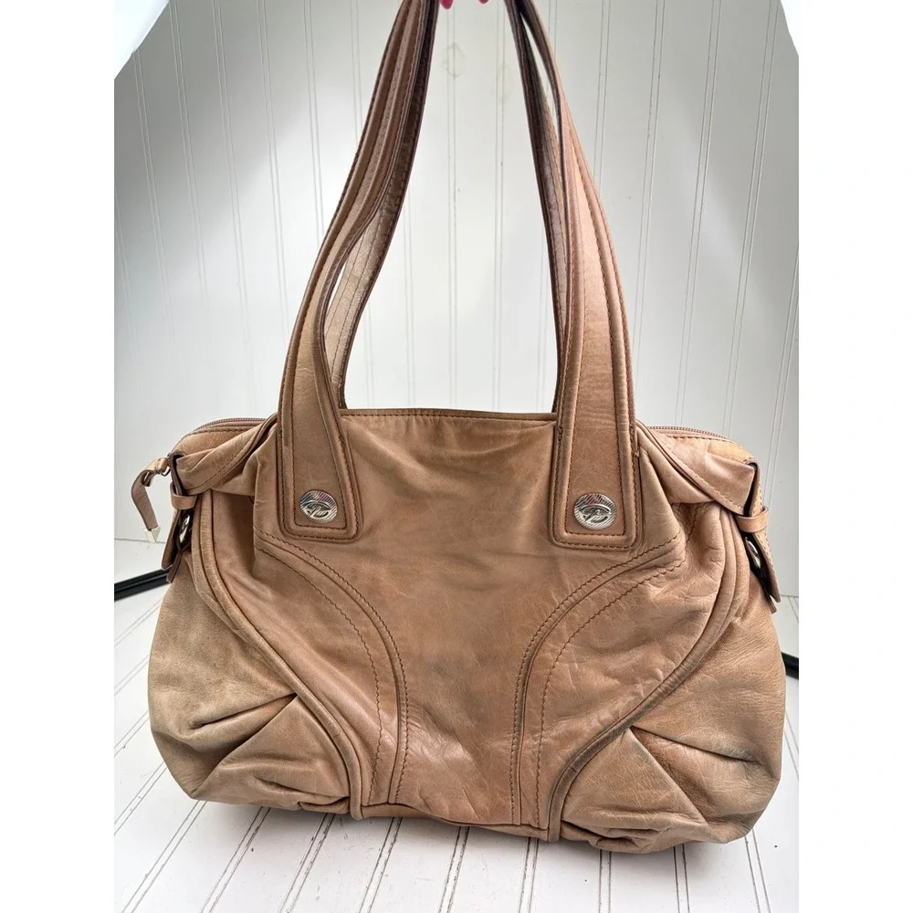 Francesco Biasia 𝗪𝗛𝗜𝗟𝗘 𝗟𝗟𝗖 from