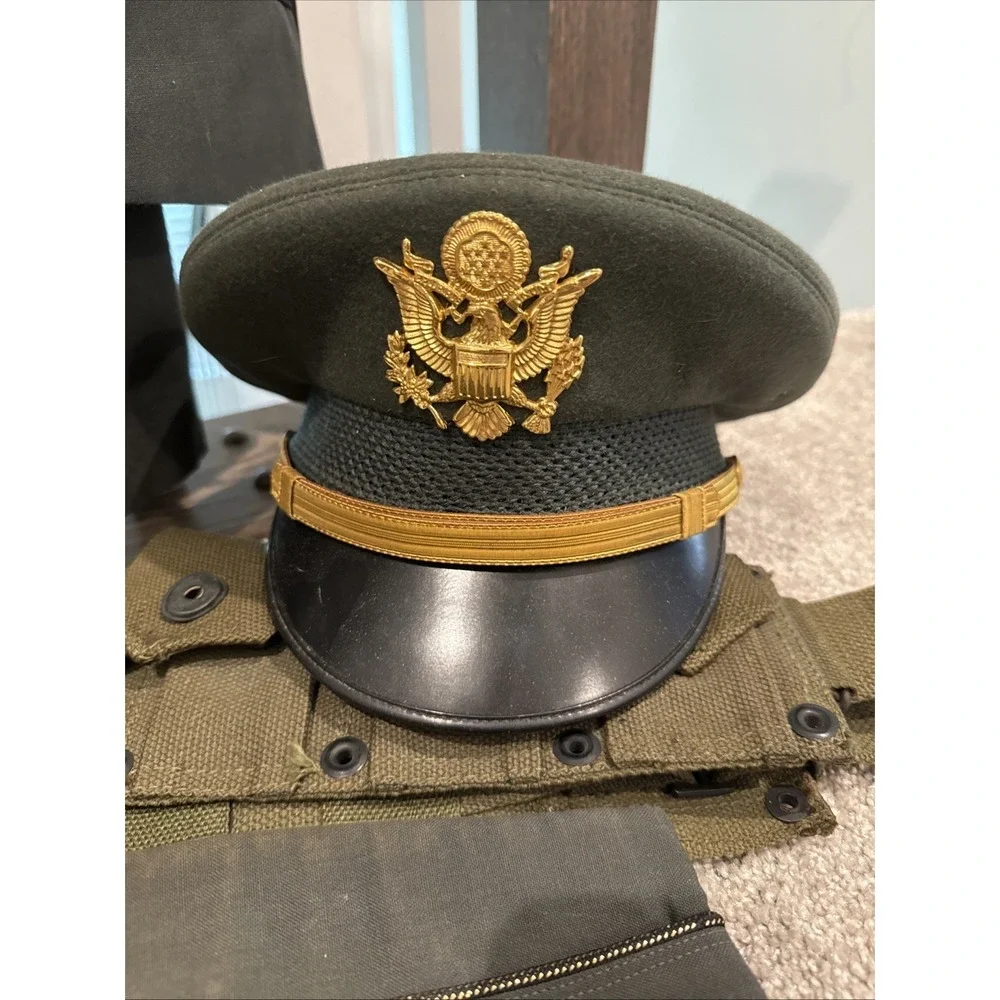 U.S. Army uniform excellent